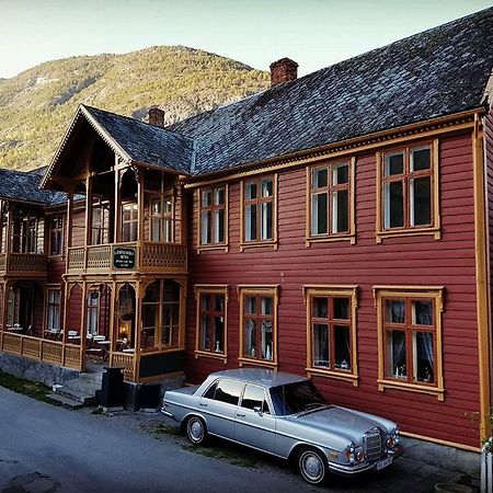 Laerdalsoren Motor Guesthouse Lærdalsøyri Buitenkant foto