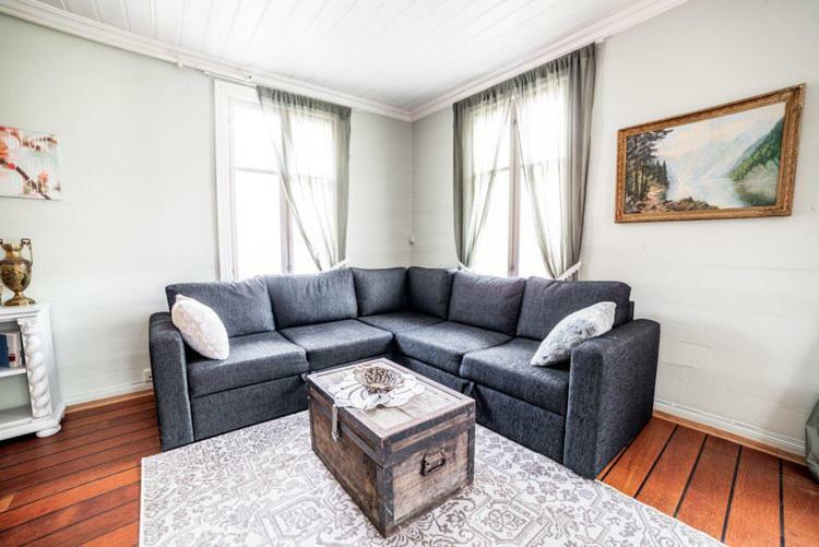 Laerdalsoren Motor Guesthouse Lærdalsøyri Buitenkant foto