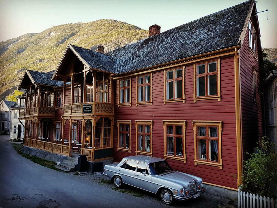 Laerdalsoren Motor Guesthouse Lærdalsøyri Buitenkant foto