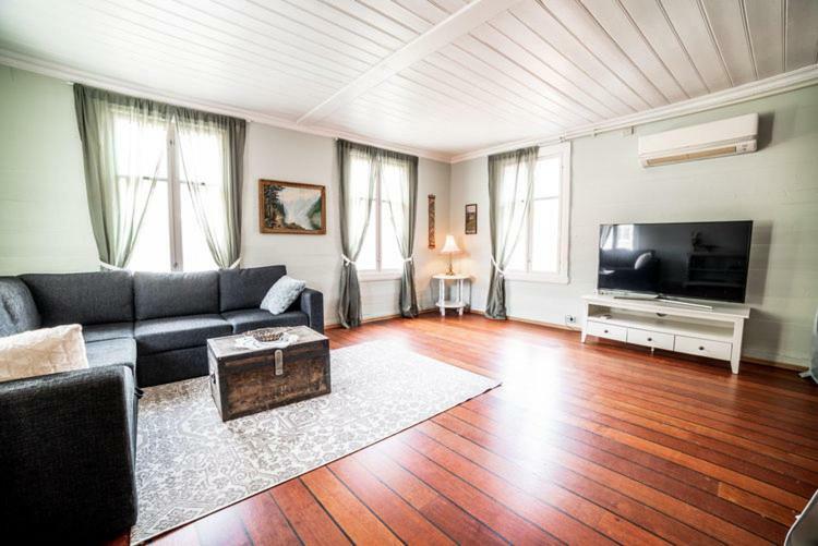 Laerdalsoren Motor Guesthouse Lærdalsøyri Buitenkant foto