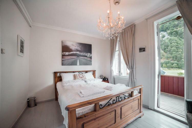 Laerdalsoren Motor Guesthouse Lærdalsøyri Buitenkant foto