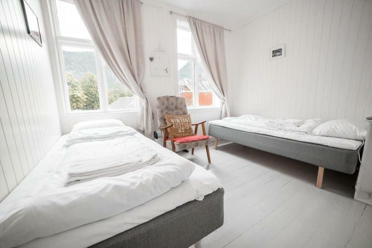 Laerdalsoren Motor Guesthouse Lærdalsøyri Buitenkant foto